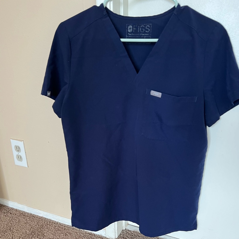 Figs scrub top